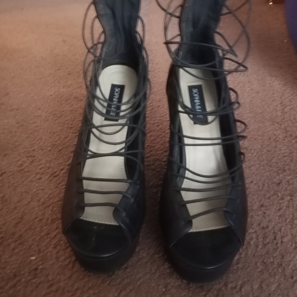 Heels - Picture 3 of 3